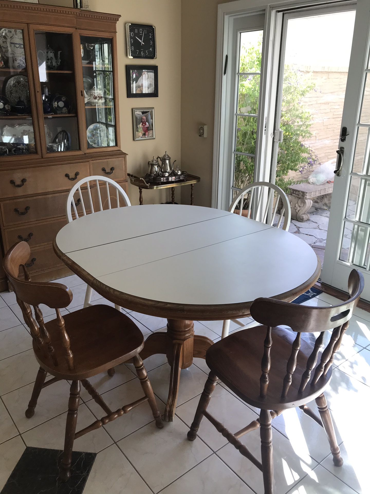 Breakfast table with 4 chairs