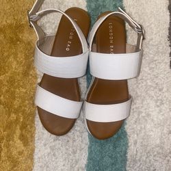 SHOES SIZE 8