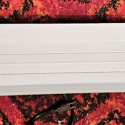 Barely used, good condition 2 light white metal 4ft florescent strip fixture only.