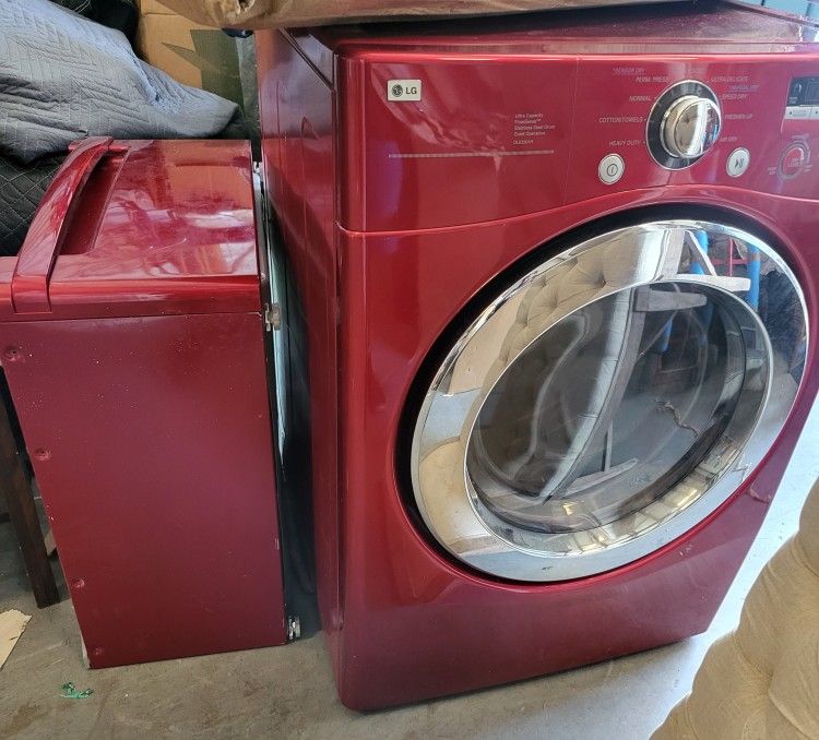 LG DLE2301R 7.3 Cu.Ft. Ultra-Large Capacity Dryer With Neverus