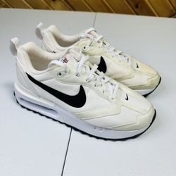 Nike Air Max Dawn Size 9