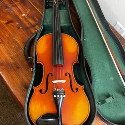 Full Sized Violin with Hard Case Antonius Stradivarius  Cremonenfis Faciebat Anno 17 