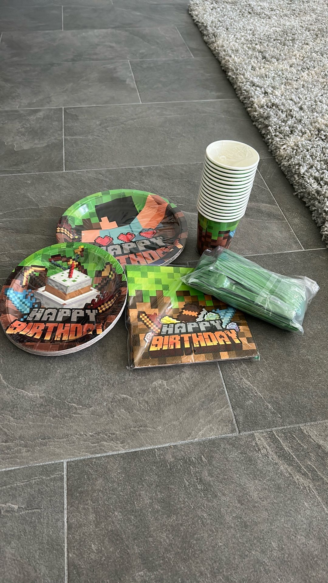 Party Supplies - Minecraft - Miner Theme Party Tableware Set