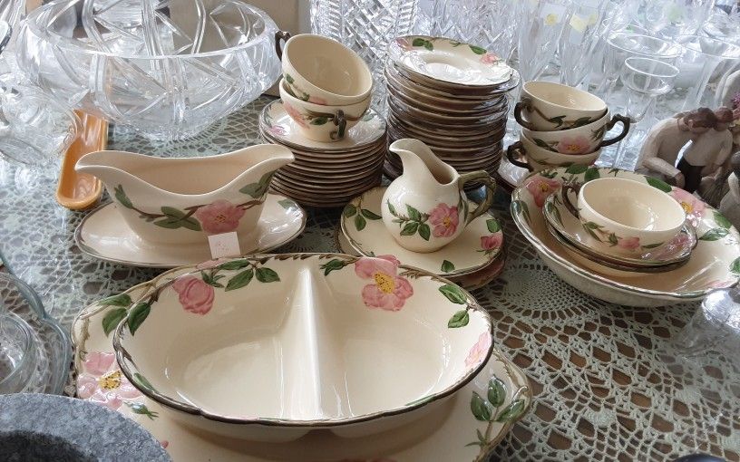 FRANCISCAN WARE, VINTAGE. ALL PIECES FOR $125, PICK UP 15 AND POWAY ROAD OR MISSION VALLEY 15 AND 8.