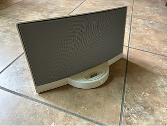 Classic BOSE Speaker; iPhone dock