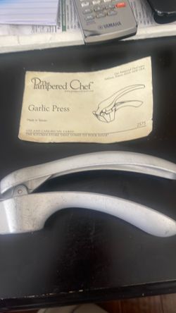 Pampered Chef garlic press