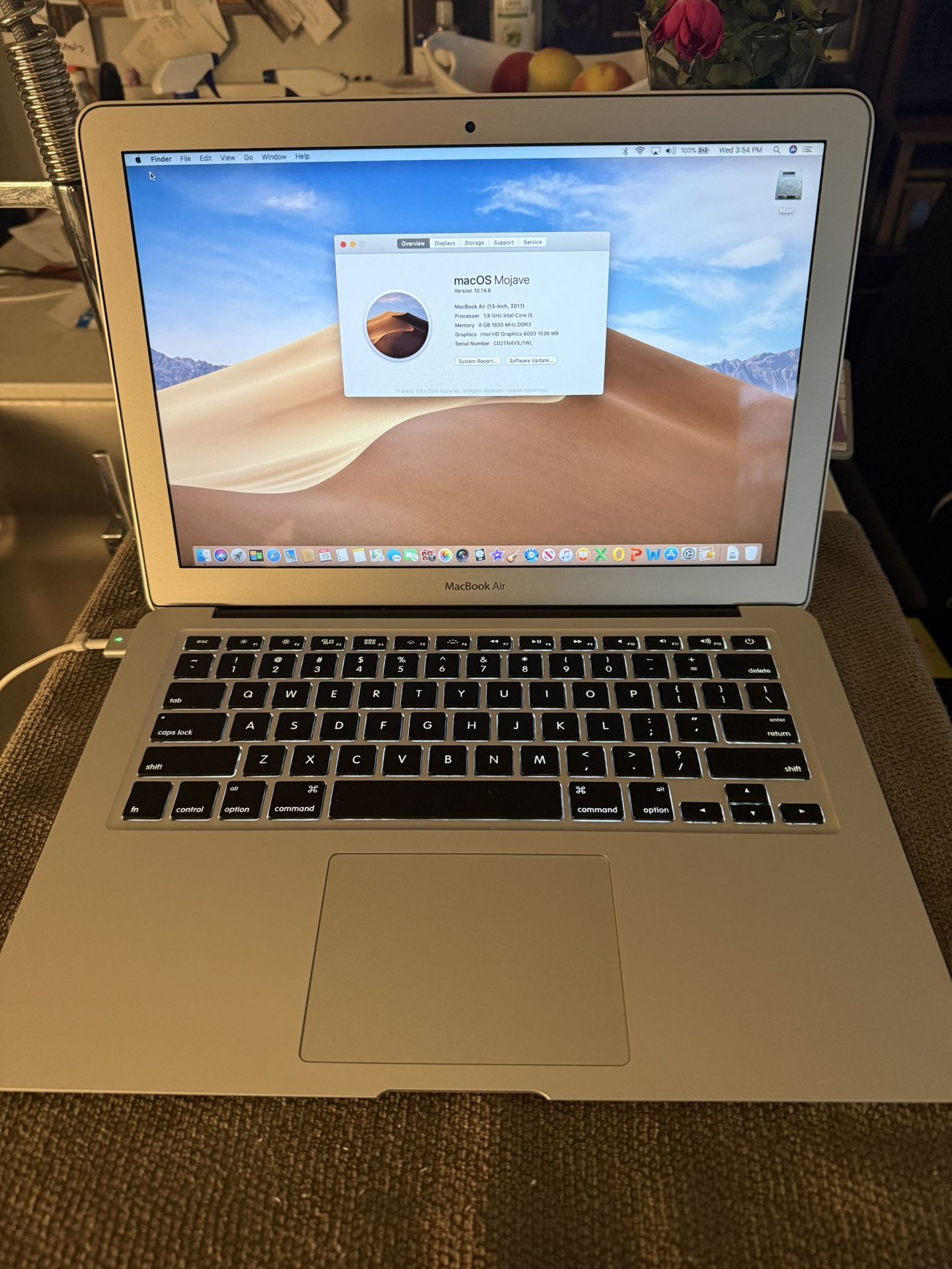 MacBooks Air 13-inch, 2017 Model A1466 EMC 3178 Procesor 1.8 GHz Intel Core i5 Memory 8 GB 251GB Flash Storage