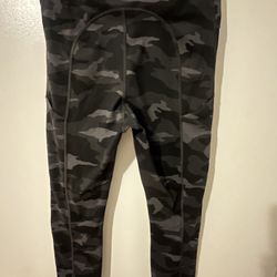 Athleta 7/8 Tight - Small 