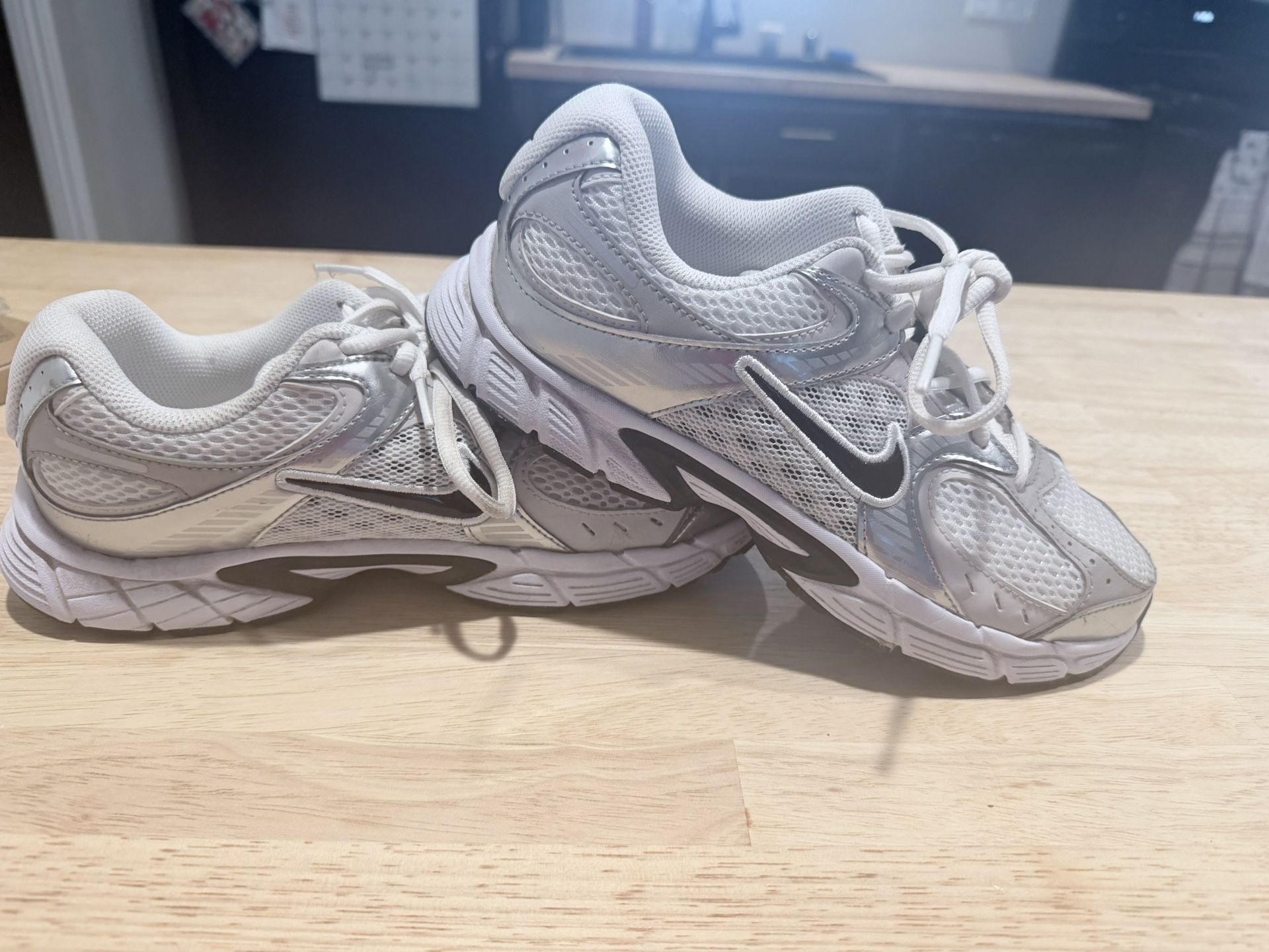 Nike v5 Running Shoe