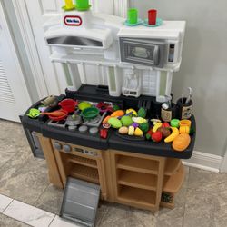 Little tikes kitchen play everything in the picture is included 
