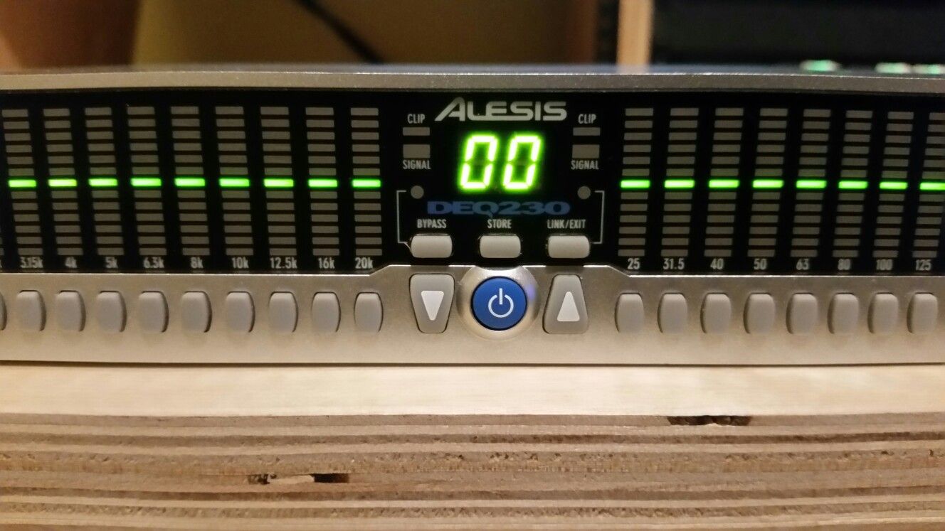 Alesis DEQ230 Graphic Equalizer