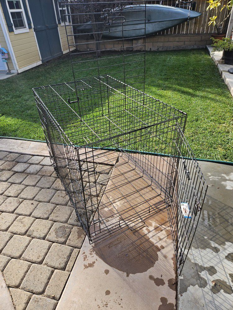 Dog Kennel/  Crate