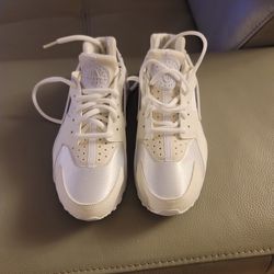 Brand New White Ladies Sneakers Size 7