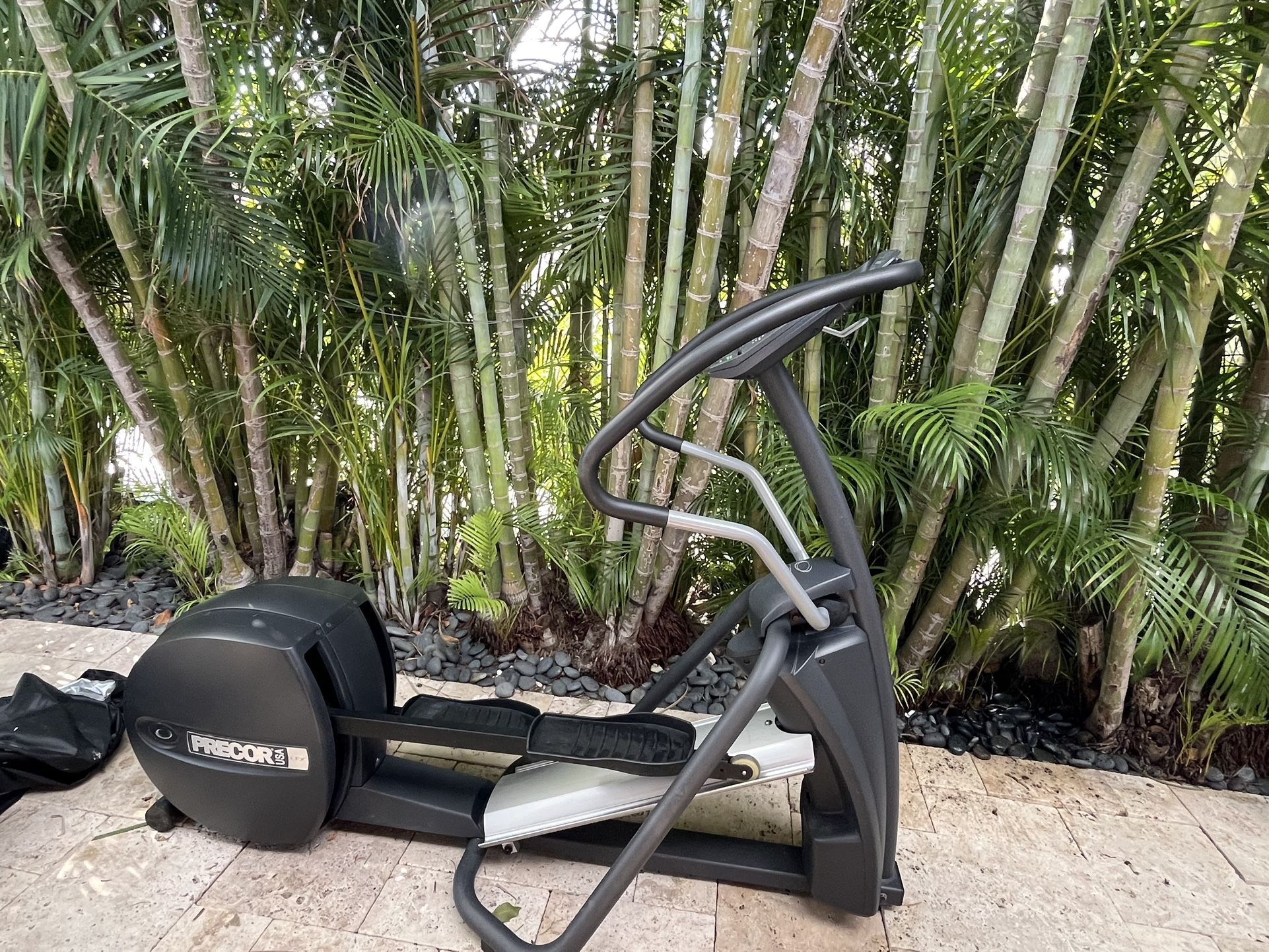 Precor EFX 5.23 Elliptical