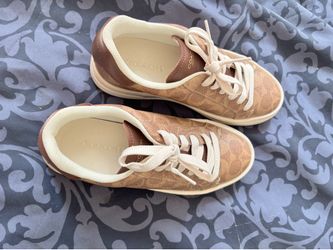 Women coach shoes