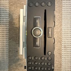 2010 GLK350 head unit