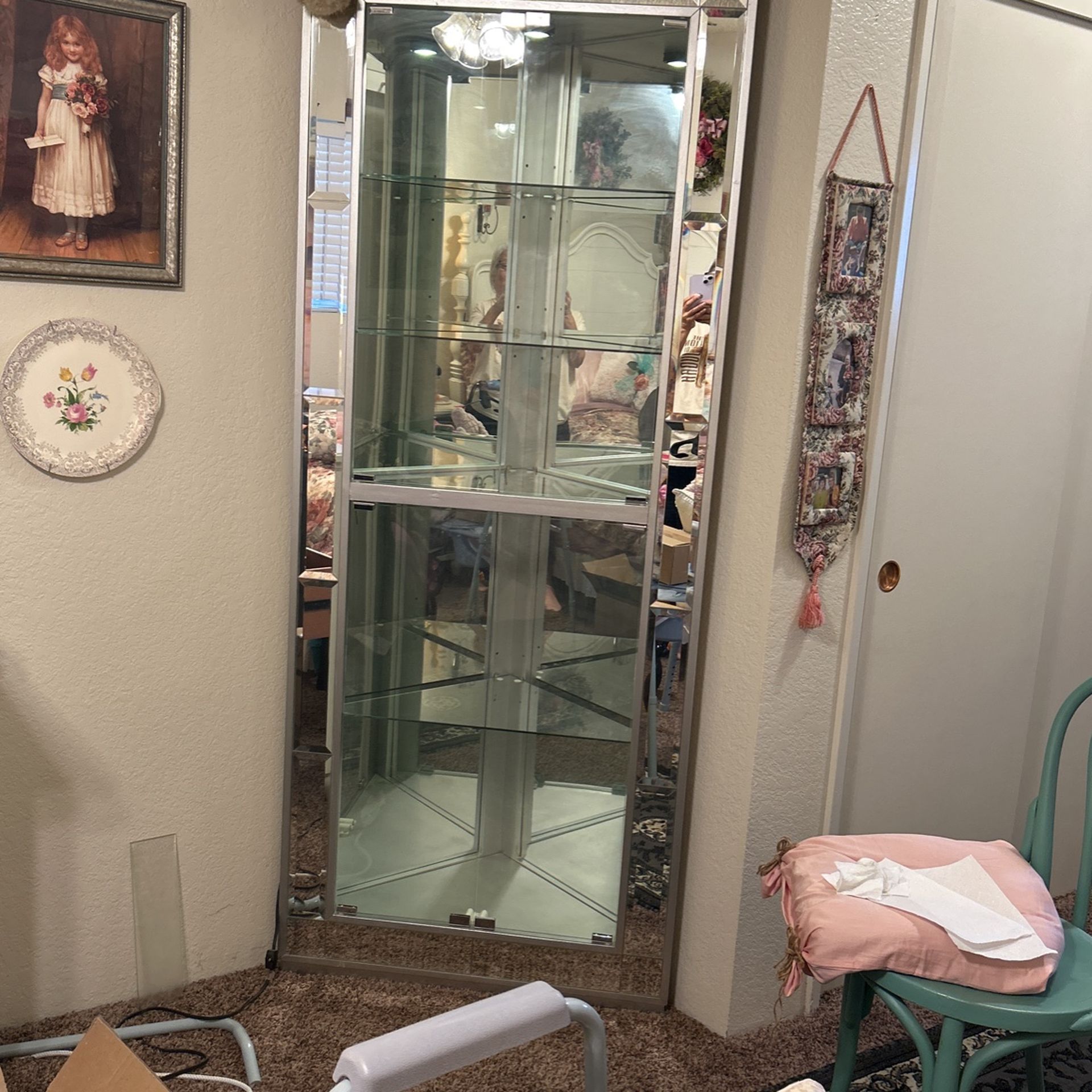 Corner-Mirrored Lighted Curio 