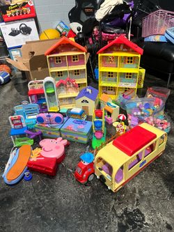 Peppa Pig play sets/ bluey mini house