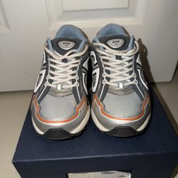 B 30 Mens Low Top Runners 