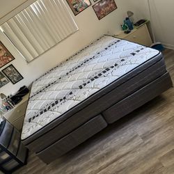 King mattress PILLOW TOP and box spring set (2pc - brand new)