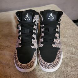 Air Jordan 1 Mid SE GS “leopard”