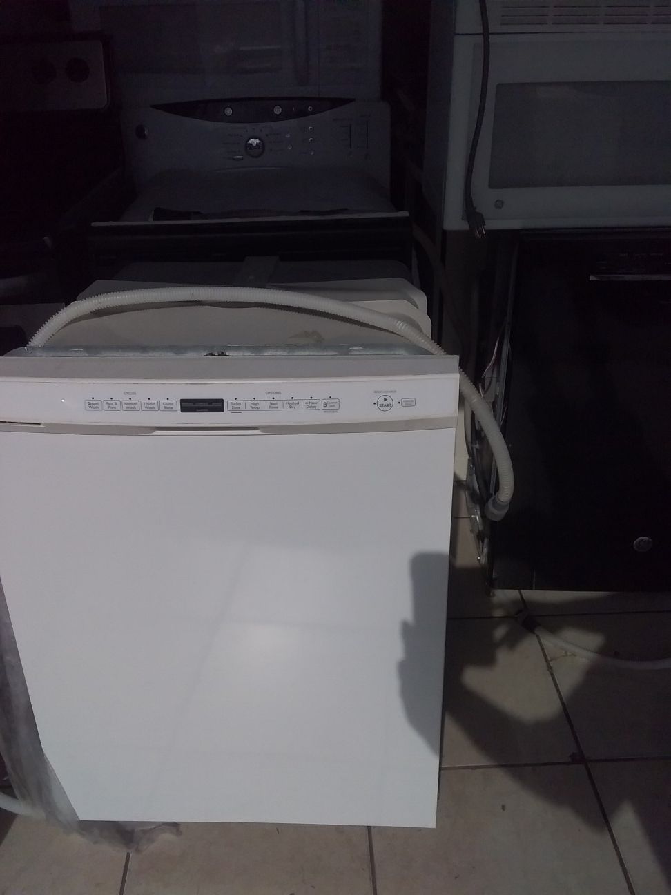 White Kenmore dishwasher with plastic tub in excellent working condition