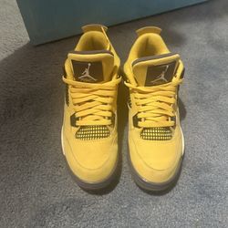 jordan 4 lightning COMES WITH ORIGINAL BOX