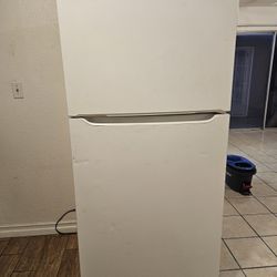 Ice Cold Frigidaire Refrigerator 
