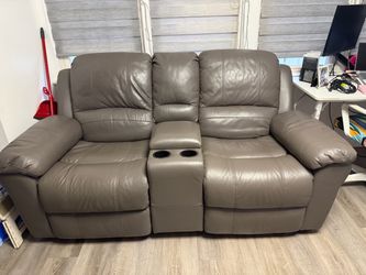 Recliner Sofa and Loveseat charging port