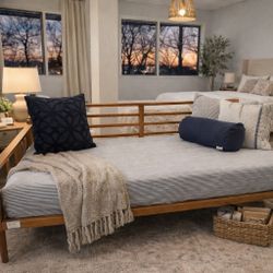 Beautiful Day Bed With Mattress 