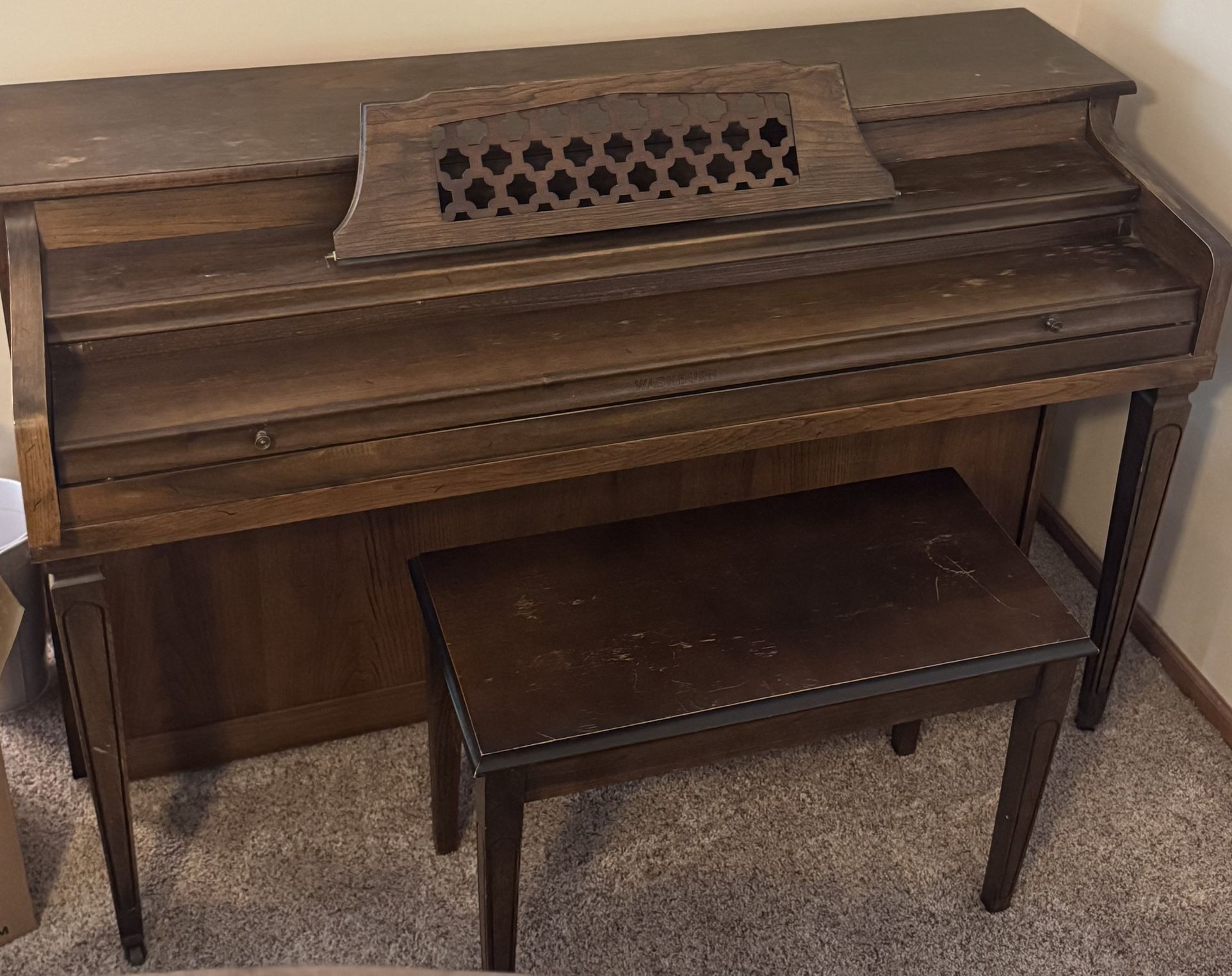 Washburn Spinet Upright Piano With Bench