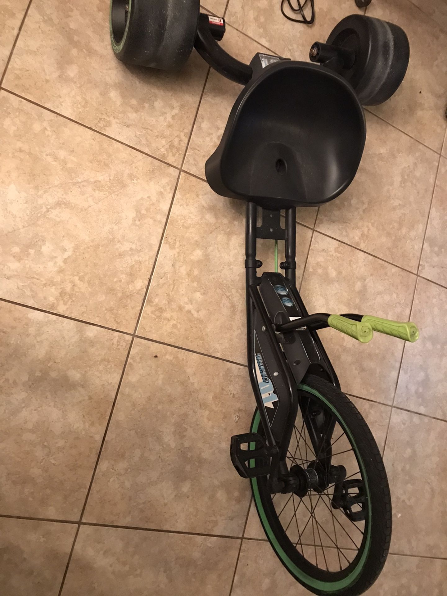 triciclo huffy green machine