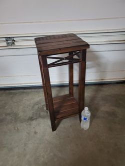 Tall Sidetable Good Condition 