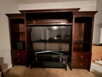 Traditional Cherry Wood Entertainment Center / TV Wall Unit with Storage