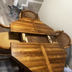 Dining Room Table & 4 Chairs(Does Expand But Do Not Have Leaf)