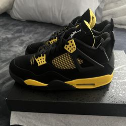 Air Jordan 4 Retro Thunder (2023) Size: 8