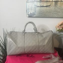 Glamaholic Lifestyle Duffle Bag Retails for (In tan) &155 selling for $50