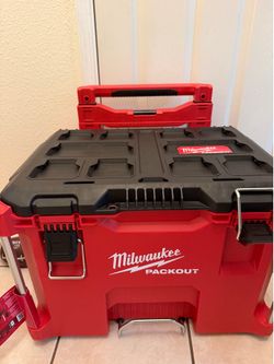 Milwaukee Packout Rolling Tool Box