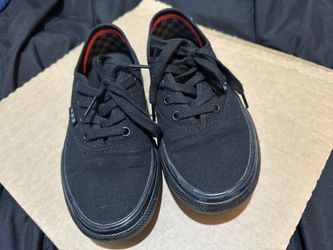 Vans skate Authentic Black Shoes 4.5 Boys = 6.0 Women