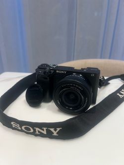 Sony A6400 Mirrorless Camera with 16-50 mm OSS II Kit Lens