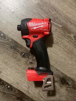 Milwaukee M18 Fuel 1/4 Surge Impact Driver
