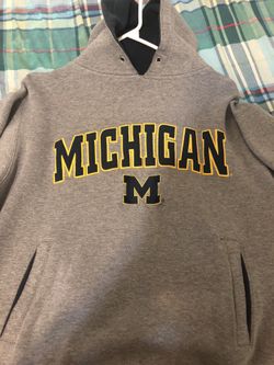 Michigan Wolverines Hoodie Size L Champs Sports