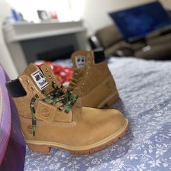 Timberland Bape :8:5. -$200