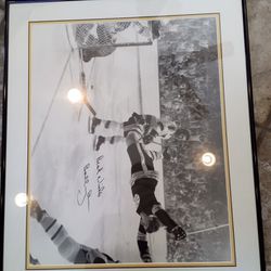 Bobby Orr Autographed Picture In Frame 