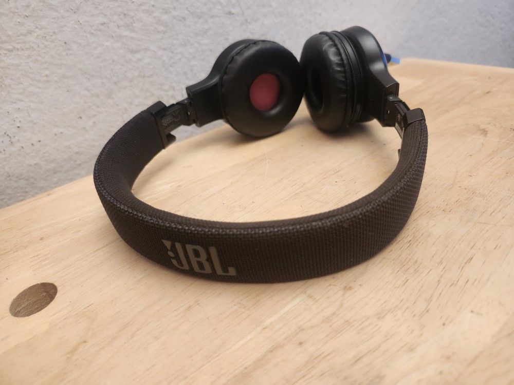 JBL Live 400BT On-Ear Wireless Headphones - Black/pink Tested