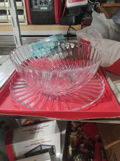 Glass serving dish