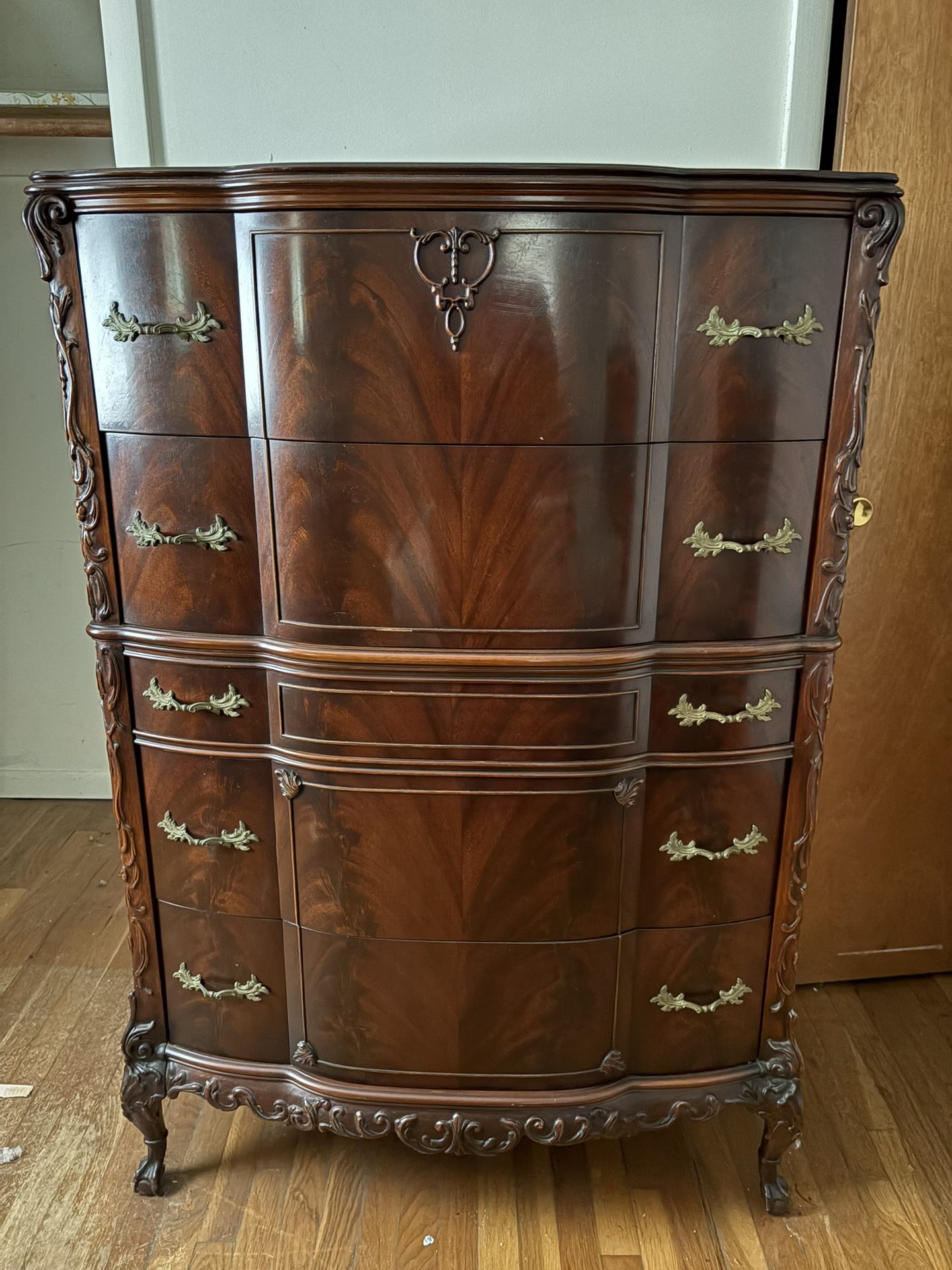 Dresser Antique