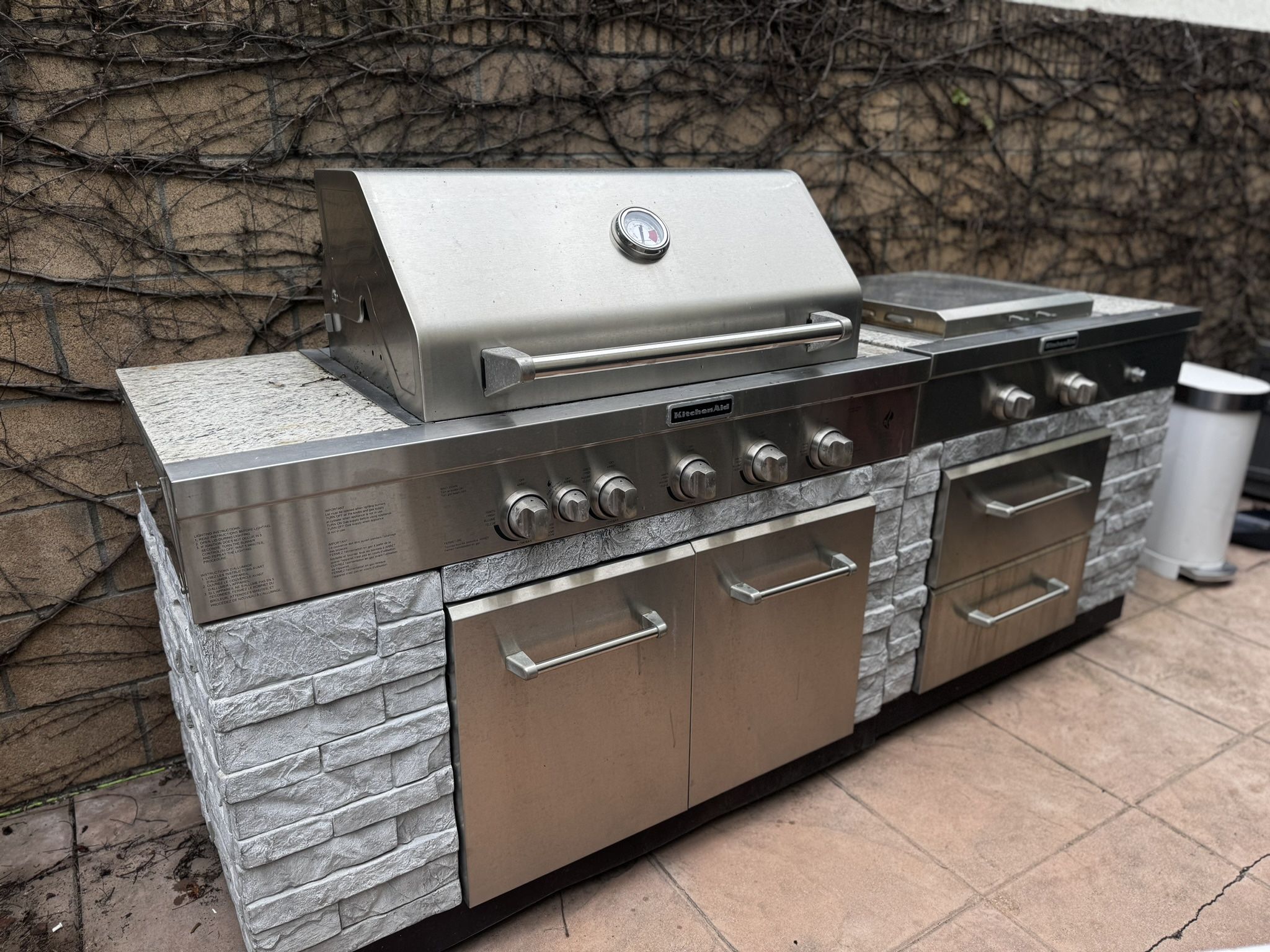 Kitchen Aid BBQ island Grill