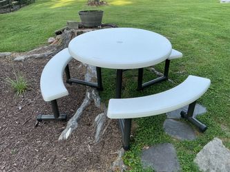 Round Outdoor Picnic Table with Benches, Life Time