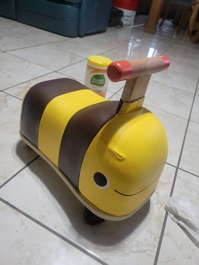 Wooden Rolling Bee